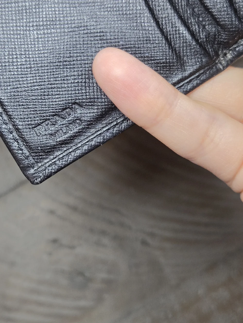 Prada Saffiano Trifold Wallet, Men's Or Women's - Picture 5 of 13